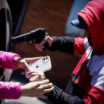 Patricia Bullrich presentó la Línea *910 para bloquear celulares robados en todo el país