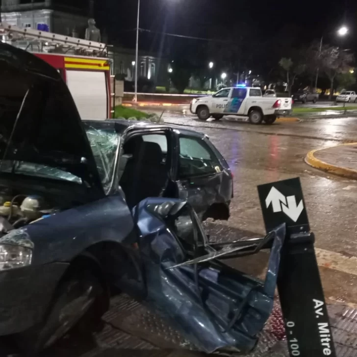 Herido al ser despedido del auto, tras un fuerte choque