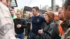 Luis Petri recorrió zonas inundadas y advirtió que en Campana hay más de 1.600 evacuados