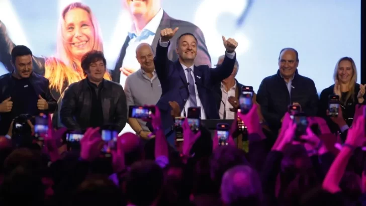 Adorni afirmó que su triunfo en la elección porteña “partió al medio al PRO”