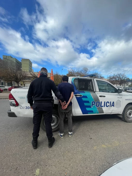 Un hombre fue aprehendido por agredir a su madre