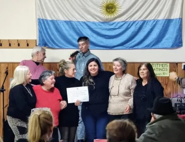 En Quequén los adultos mayores conmemoraron el 25 de Mayo a puro baile