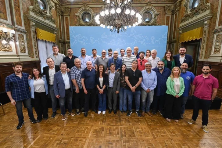 Kicillof creó una bonificación para trabajadores estatales con título universitario