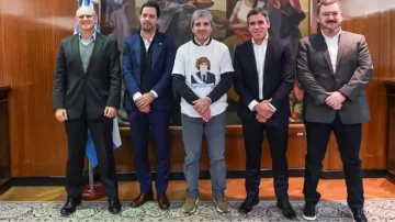 Luis Caputo adelantó que se podrán usar “dólares del colchón” para comprar autos 0km en cuotas