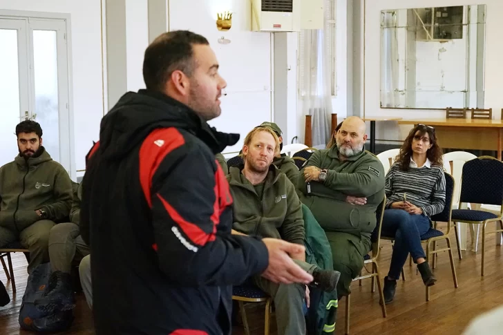 09-06-FOTO-capacitacion-personal-municipal-2-728x485