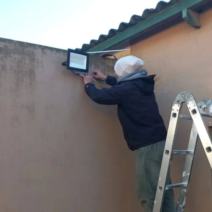 Repusieron reflectores en la Parroquia Santa Teresita