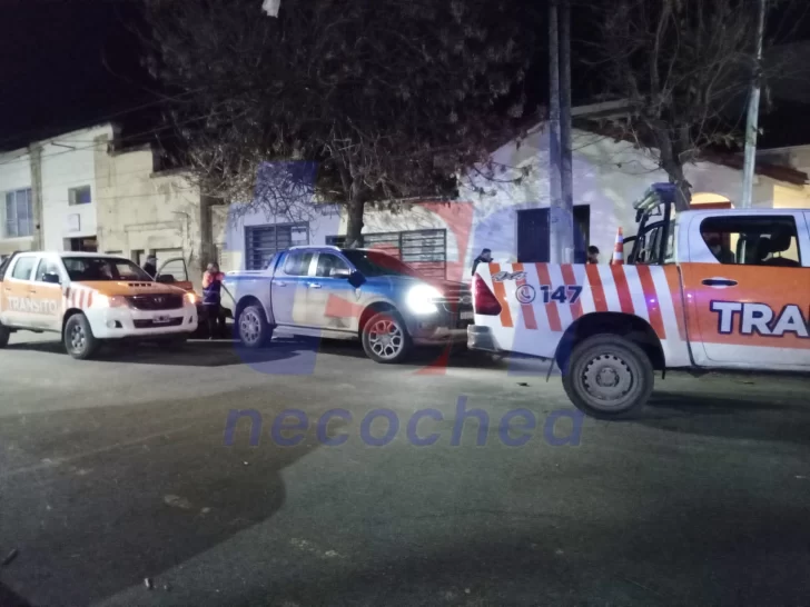 Aprehendido por conducir de forma imprudente y agredir al personal