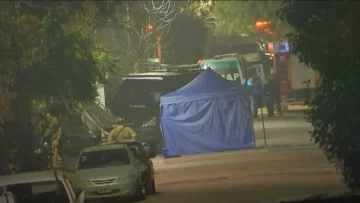 Después de 10 horas atrincherado, se suicidó el policía de la Ciudad que mató a la novia de su ex pareja