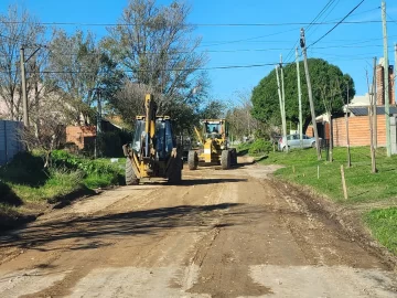 Repararon calles de tierra en diferentes barrios