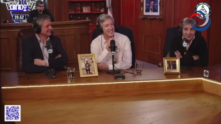 Caputo dijo que Milei “es como un Beatle; adonde vamos, se amontonan para sacarse fotos con él”