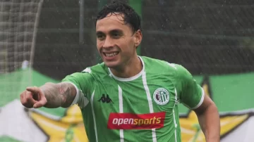 El necochense Santi Vázquez marcó el camino para Kimberley y debutó Cérica