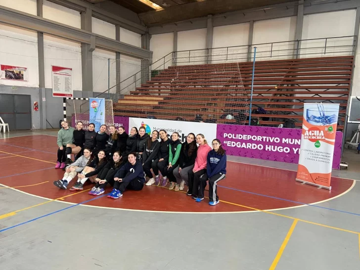 FOTO-Sub-16-voley-fem2-728x546