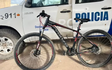 Allanaban la casa de un menor por el robo de celulares y terminaron esclareciendo otros delitos