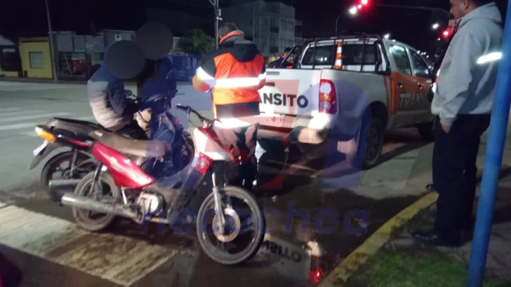 Tránsito interceptó dos motos en 10 y 81: una tenía pedido de secuestro