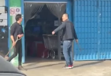 Increíble: discutió con el dueño del supermercado por una botella de agua y se agarraron a palazos