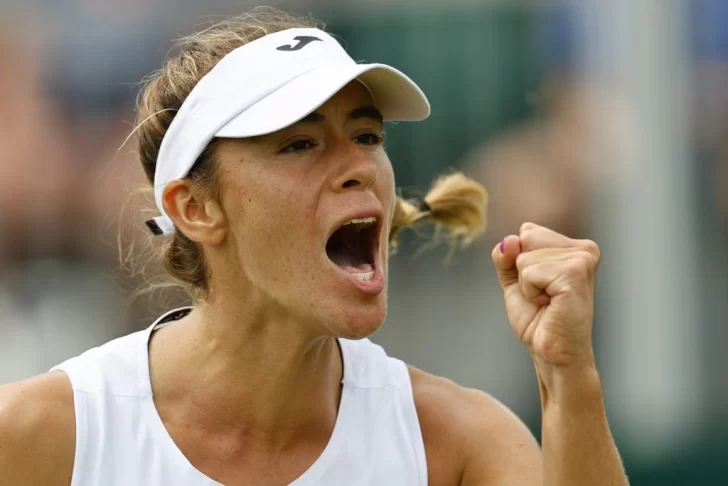 Solana Sierra hace historia al meterse entre las 16 mejores de Wimbledon