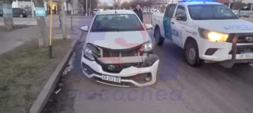 Auto chocado mientras estaba estacionado