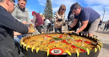Se viene la tradicional paella solidaria