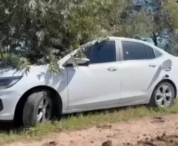 Macabro: encontraron muerta a una pareja adentro del auto en un camino rural