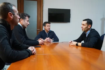 Previo a la media maratón de Bs As, el atleta Federico Santibáñez fue recibido en el municipio