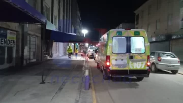 Personal de Tránsito asistió a una mujer que ingresó al mar