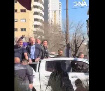 ¡Corruptos son los tuyos!”: la virulenta respuesta de Milei a una mujer que lo increpó en Lomas de Zamora