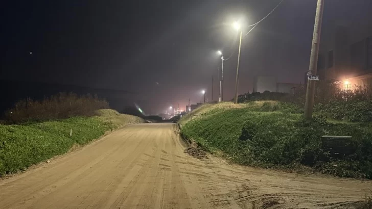 Se alumbró la zona de Bahía de los Vientos con la instalación de luminarias