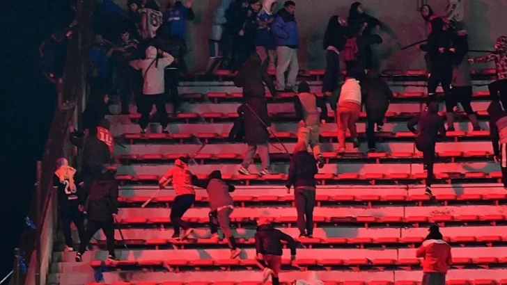 Noche de terror en Avellaneda: hinchas chilenos se arrojaron al vacío para sobrevivir