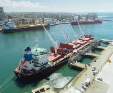 Puerto Quequén inició la semana con envío de cargas a Asia y África