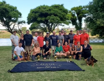 Necochea, cuna de campeones: criadores de Ovejero Alemán buscan coronarse en Santa Fe