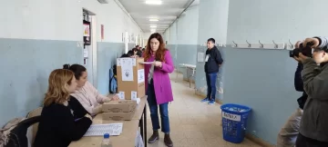 Jimena López votó y destacó que las elecciones son “la fiesta de la democracia”