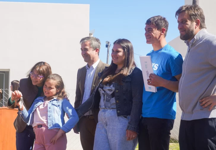 Entregaron 32 viviendas sociales en Lobería