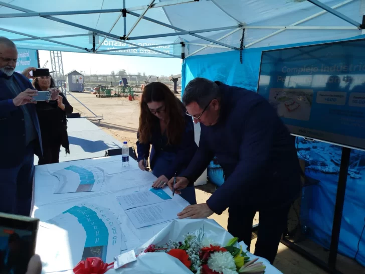 Puerto Quequén y “Manumar” firmaron el contrato para un complejo pesquero