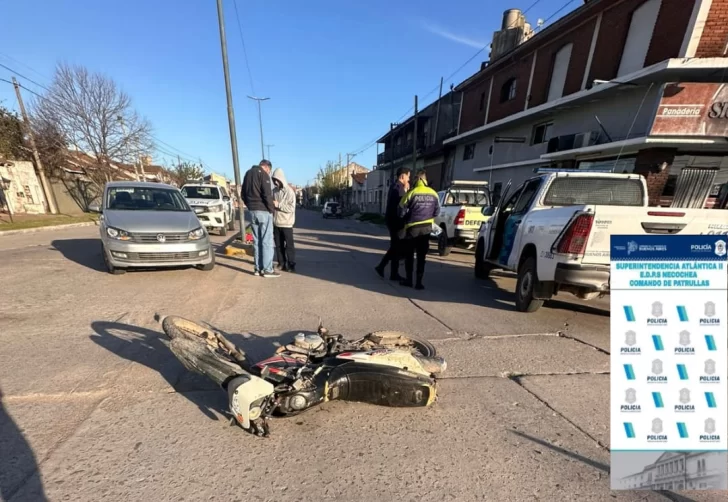 Colisión entre un auto y una moto: un hombre resultó herido