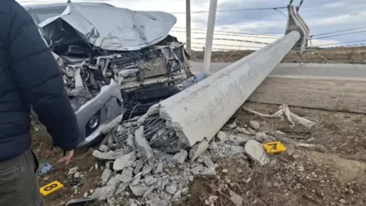 Adolescente ebrio provoca apagón masivo tras chocar contra un poste de luz