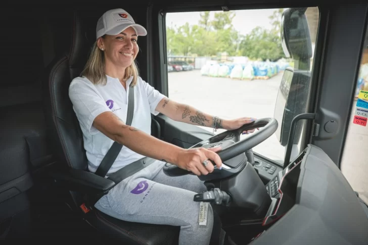 Más de 9.000 mujeres esperan turno para tratar de convertirse en conductoras de camiones