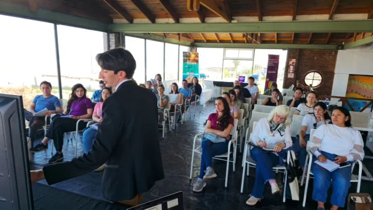 Capacitan a emprendedores locales para simplificar cuestiones impositivas