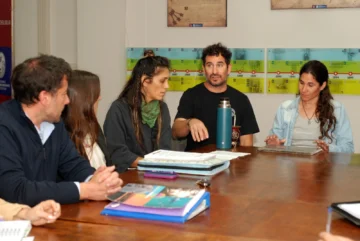 Artesanos preocupados por feriantes que se apostan en torno a la plaza San Martín