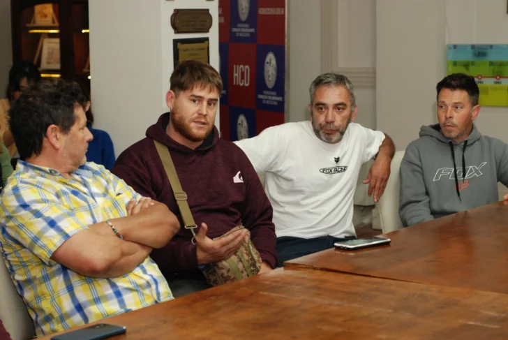 Taxistas y remiseros llevaron sus reclamos al Concejo