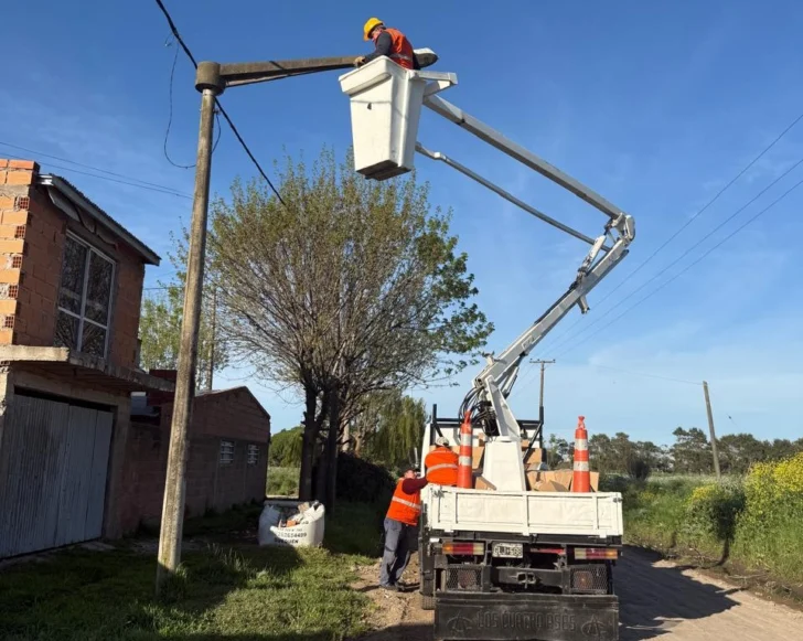 Colocaron luminarias en Barrio Titanic y Plaza de los Niños