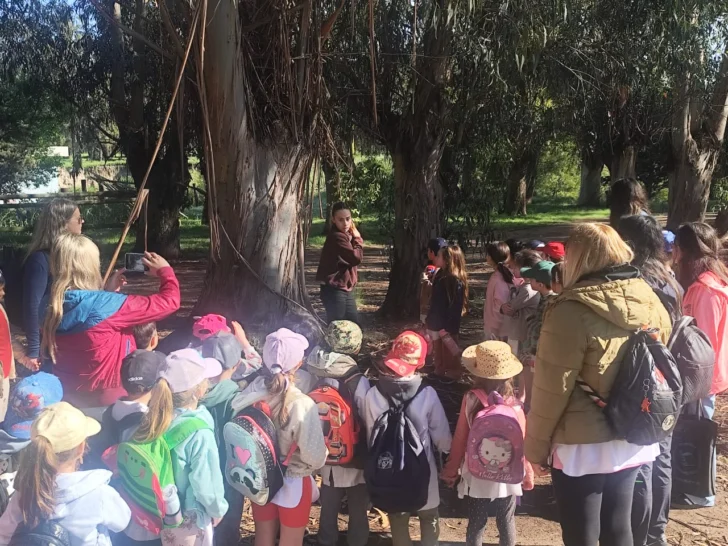 Alumnos de La Dulce visitaron Puente Blanco gracias al programa “Buenos Anfitriones”