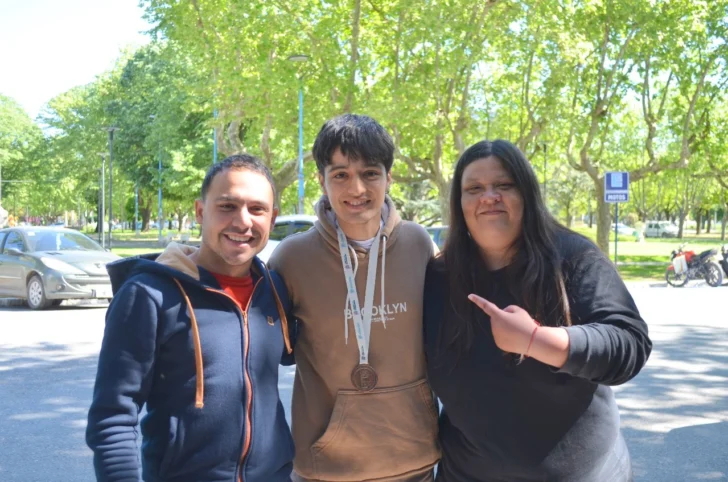 Empezó clases de ajedrez hace poco más de un año y logró una medalla histórica para Necochea