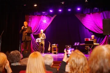 24-10-FOTO-55o-Aniversario-Teatro-Municipal-728x485