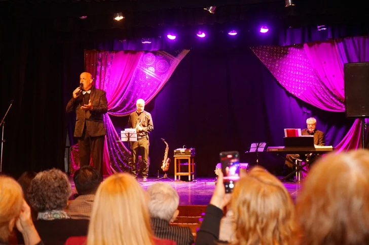 24-10-FOTO-55o-Aniversario-Teatro-Municipal-728x485