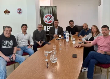 Preocupación por fuentes laborales en el casino: reunión de Rivero con Atanasoft