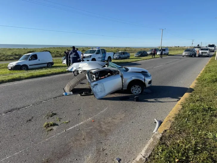 Fatal accidente: un nene muere tras un violento choque que partió el auto