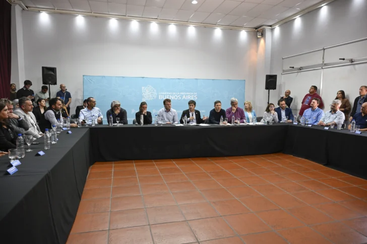 Kicillof se reunió con productores, comerciantes y representantes gremiales