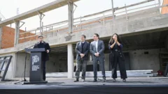 Kicillof recorrió los avances de las obras del nuevo Polo Educativo en La Carolina