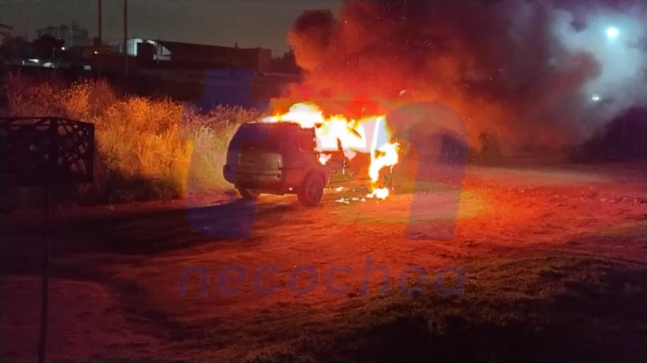Incendio de vehículo durante esta madrugada