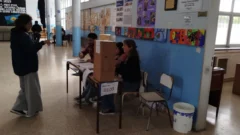 Elecciones legislativas: a una hora del cierre de los comicios, la participación es del 58,5% del padrón